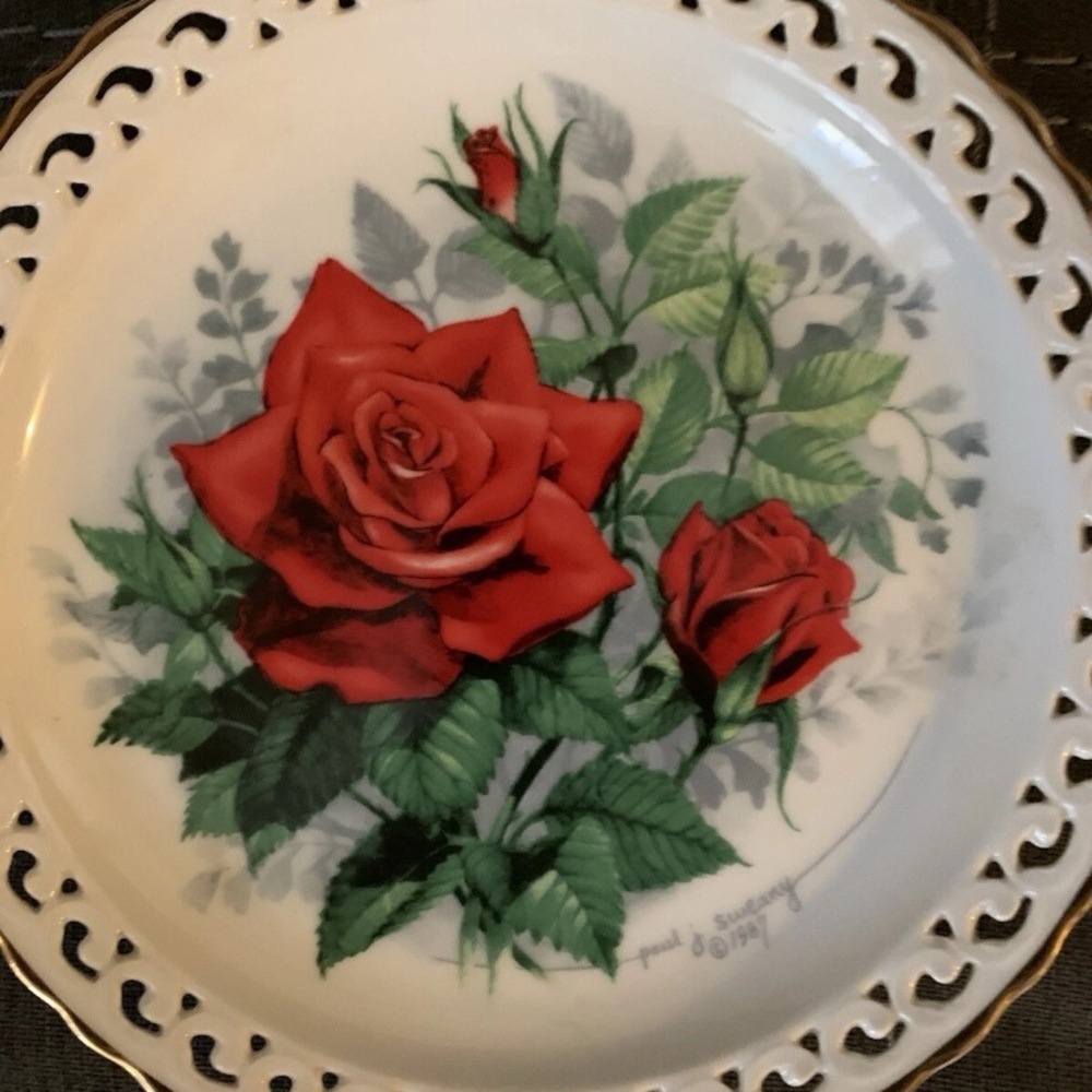 American Spirit Elegant Red Rose Plate